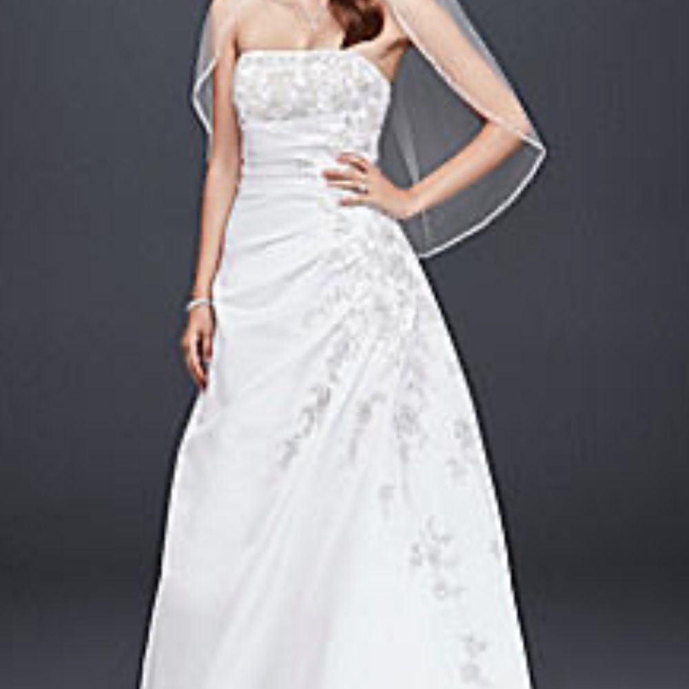 Size 4 David’s bridal wedding dress never altered